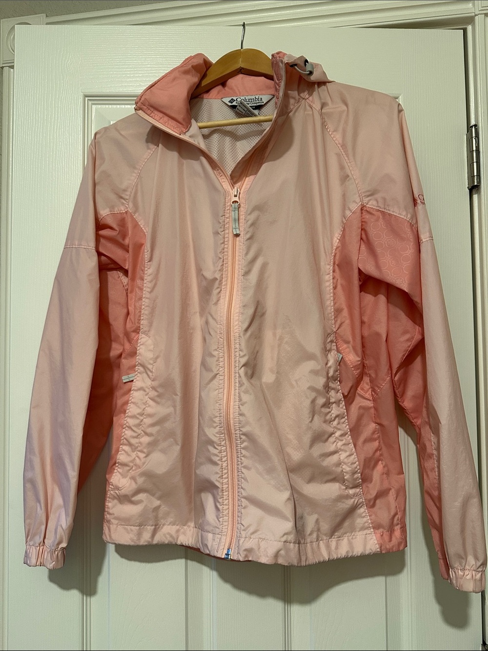 Columbia Women's Two-Tone Light Pink Windbreaker Jacket